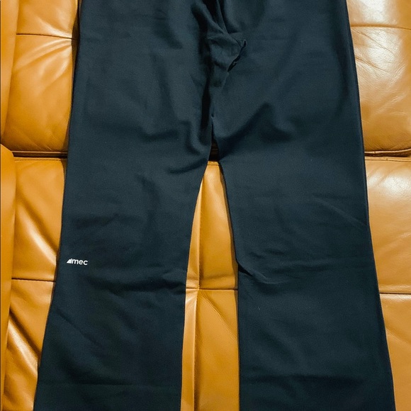 MEC walking/ jogging/ yoga leggings - Picture 4 of 6